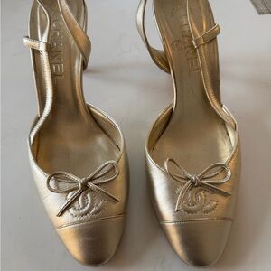 Vintage CHANEL heeled slingback